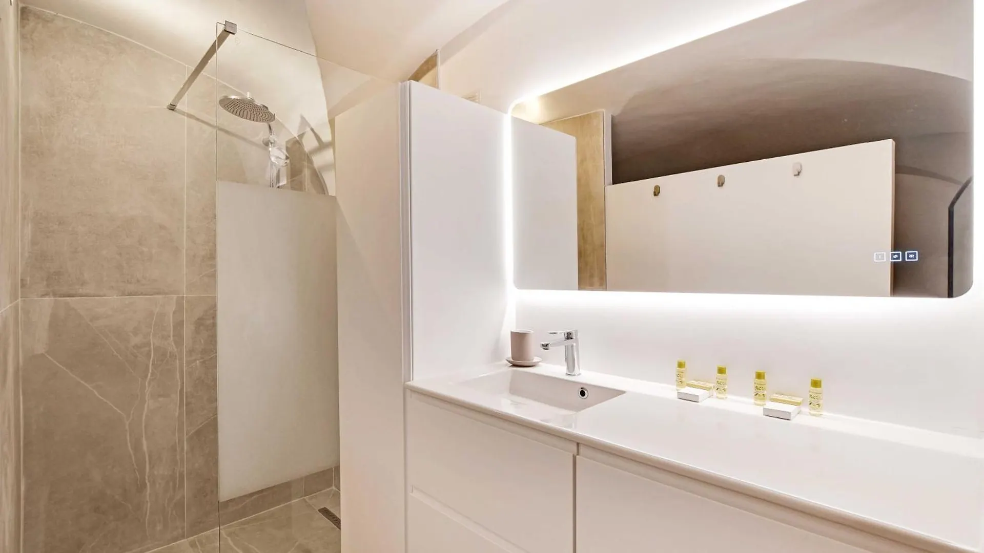 Authentic Apartment - 2Br - 4P - Monnaie Paris France