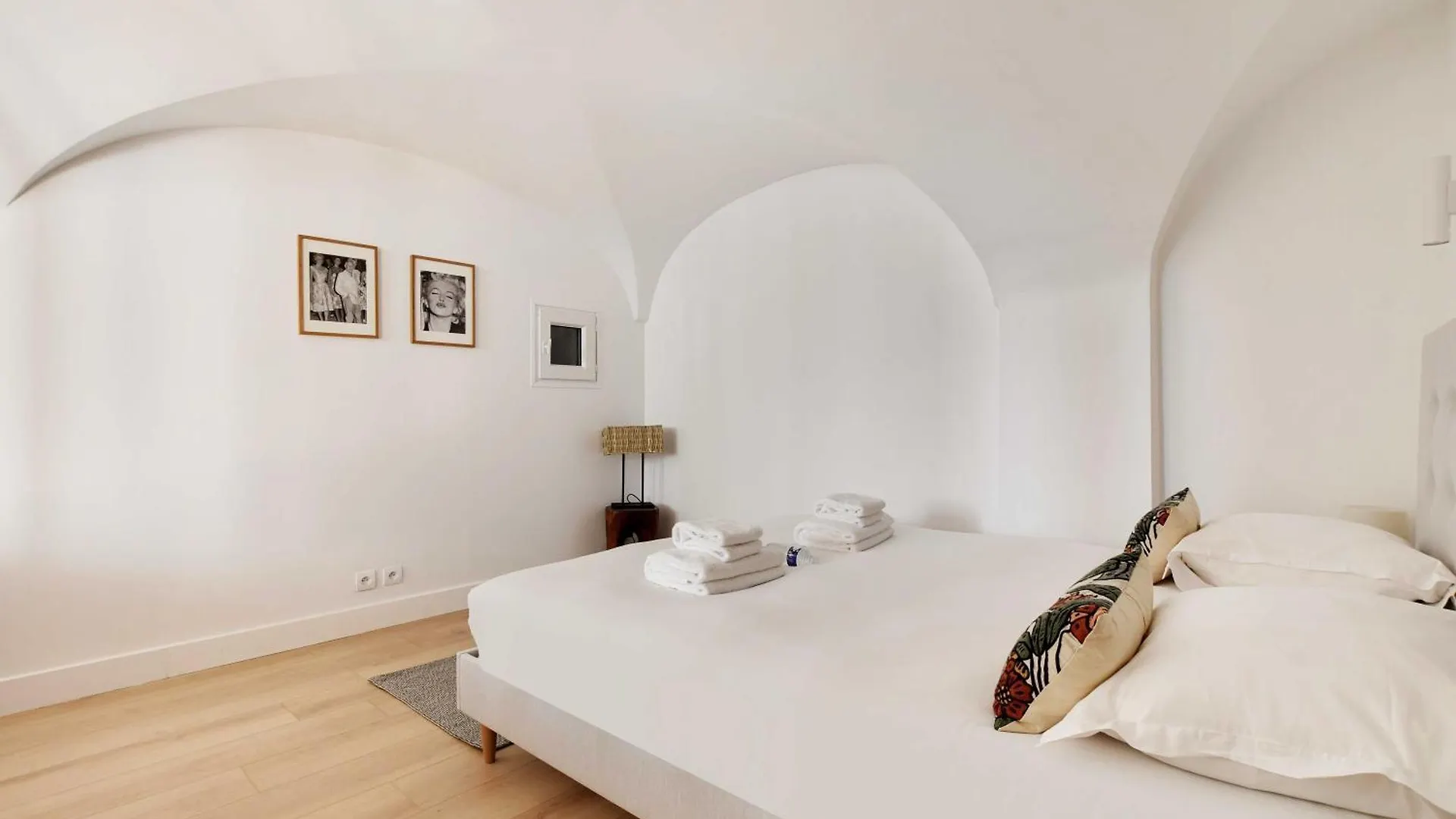 Authentic Apartment - 2Br - 4P - Monnaie Paris France