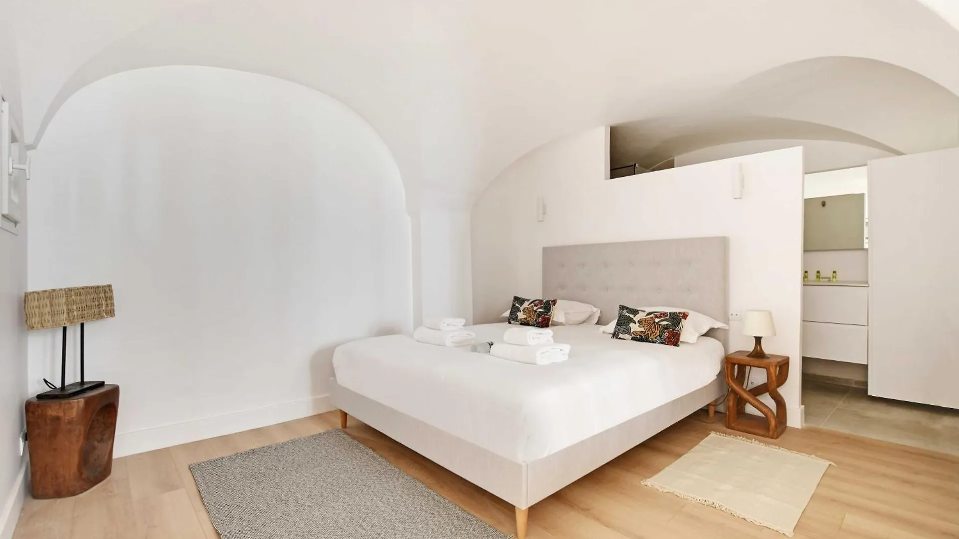 Authentic Apartment - 2Br - 4P - Monnaie Paris