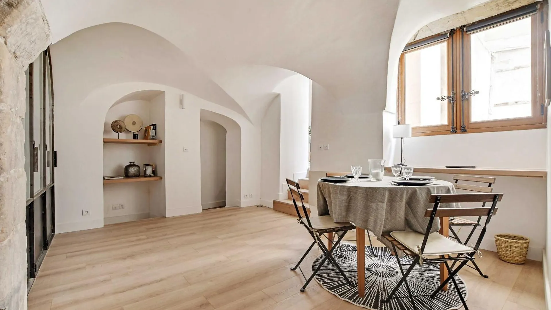 Authentic Apartment - 2Br - 4P - Monnaie Paris France